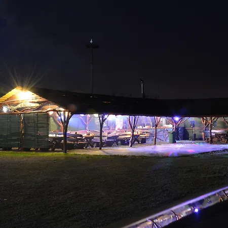 Marco Szkolna 115 Otel